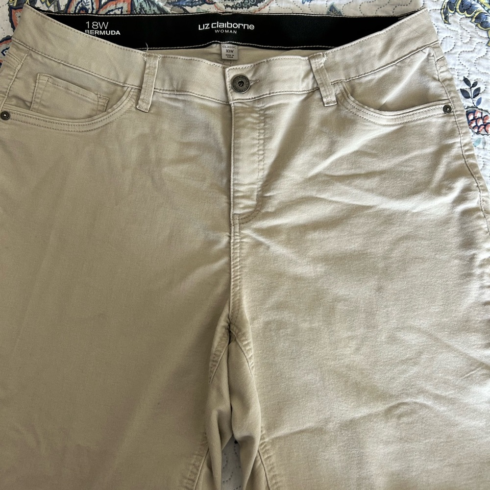 Liz Claiborne Tan Long Shorts Womens 18